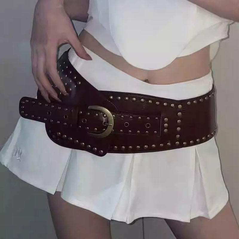 Cinto Largo Vintage Tachas | Metal Couro ✦ Fashion ✦ Versatil