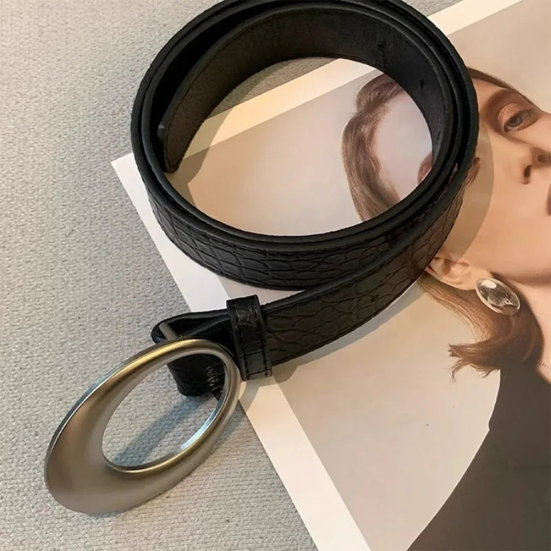 Cinto Couro | Vintage Rodela Oval ✦ Estilo Retrô ✦ Toque Moderno