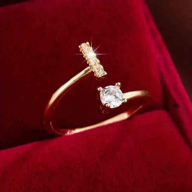 Anel Letras Zircônia Banhado Ouro 14K | Ajustavel ✦ Moderno [Várias Iniciais]