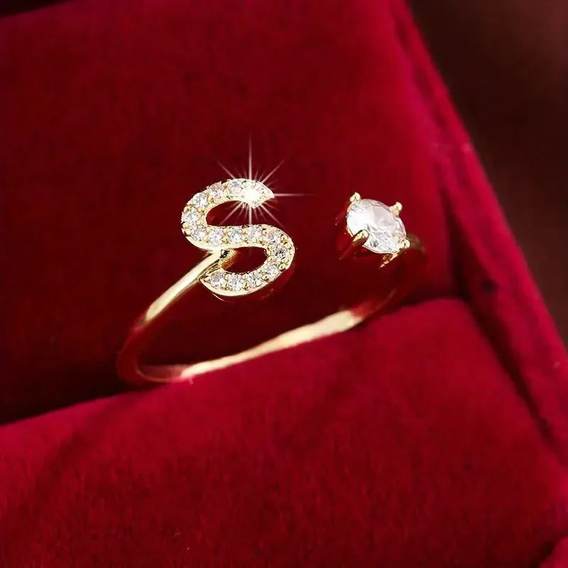 Anel Letras Zircônia Banhado Ouro 14K | Ajustavel ✦ Moderno [Várias Iniciais]